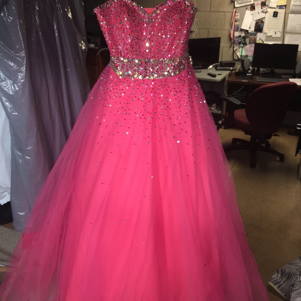 Pretty pink prom dress!!